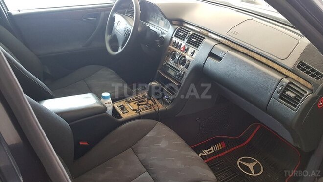 Mercedes E 270 1999, 325,123 km - 2.7 l - Sumqayıt