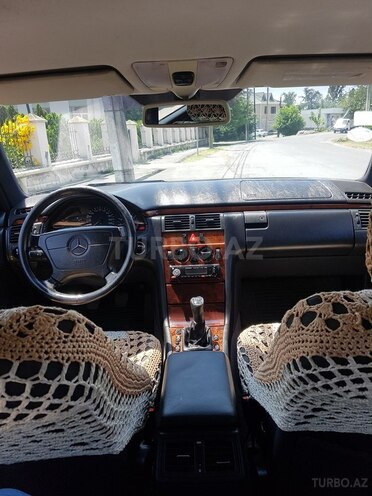 Mercedes E 200 1998, 295,000 km - 2.0 l - Zaqatala