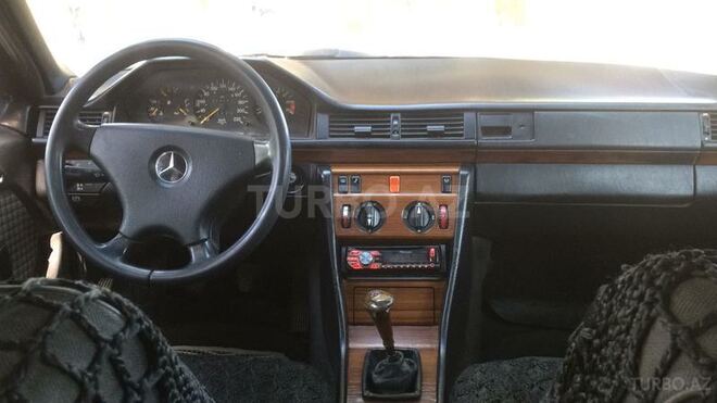 Mercedes E 200 1990, 238,000 km - 2.0 l - Xırdalan