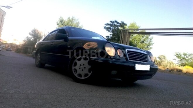 Mercedes E 220 1999, 378,950 km - 2.2 л - Bakı