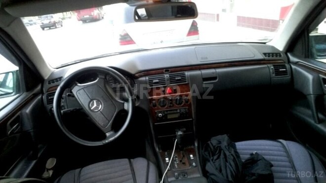 Mercedes E 220 1999, 365,478 km - 2.2 л - Bakı