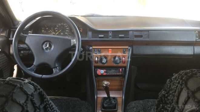 Mercedes E 200 1990, 332,000 km - 2.0 l - Sumqayıt