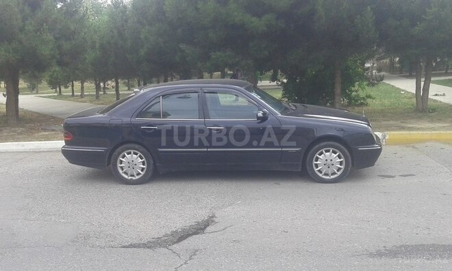 Mercedes E 220 2000, 328,000 km - 2.2 л - Bakı