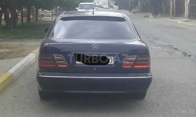 Mercedes E 220 2000, 328,000 km - 2.2 л - Bakı