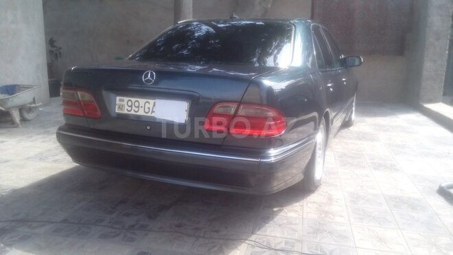 Mercedes E 220 2000, 300,000 km - 2.2 л - Bakı