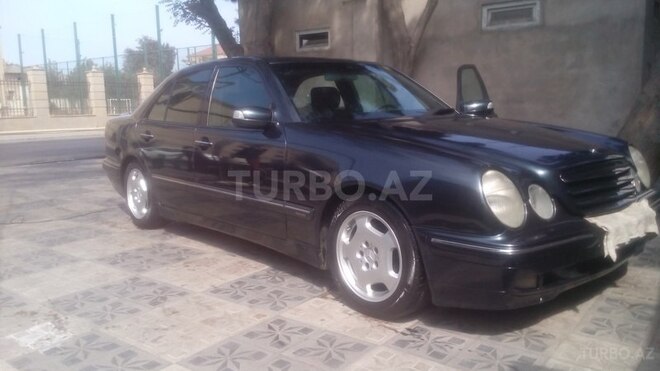 Mercedes E 220 2000, 300,000 km - 2.2 л - Bakı