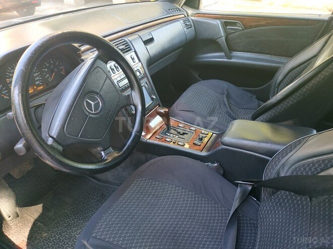 Mercedes E 280 1997, 250,000 km - 2.8 l - Bakı