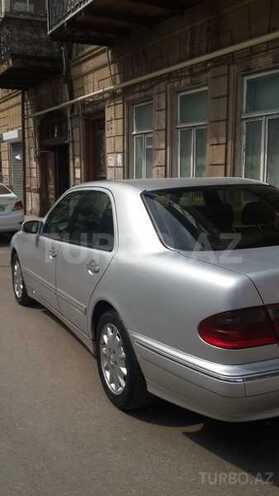 Mercedes E 220 2001, 260,000 km - 2.2 l - Bakı