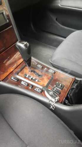 Mercedes E 220 2001, 260,000 km - 2.2 l - Bakı