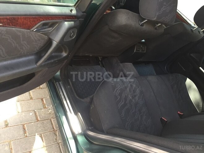 Mercedes E 220 1998, 450,000 km - 2.2 l - Bakı