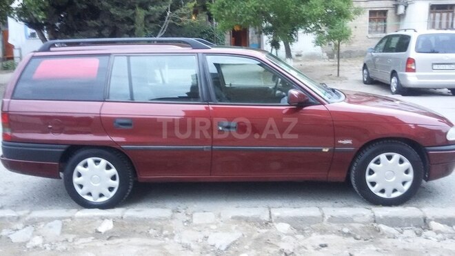 Opel Astra 1996, 285,000 km - 1.8 l - Sumqayıt