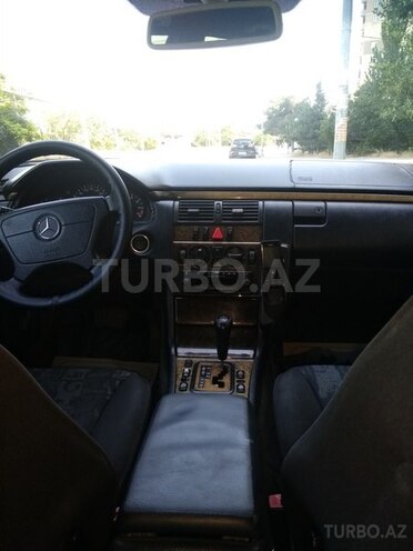Mercedes E 240 1999, 252,000 km - 2.4 l - Bakı