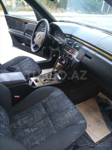 Mercedes E 240 1999, 252,000 km - 2.4 l - Bakı