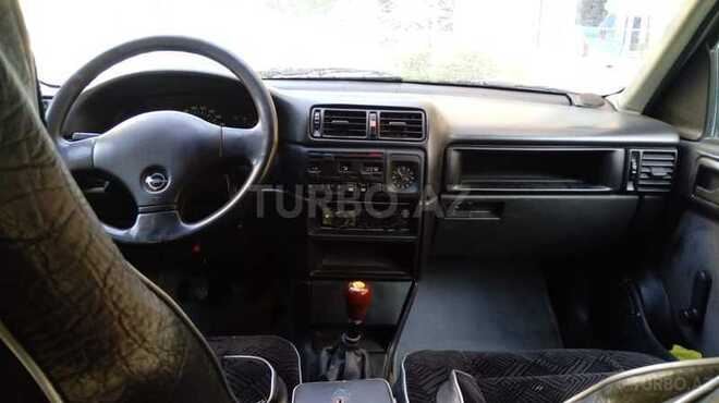 Opel Vectra 1992, 450,000 km - 1.7 l - Yevlax
