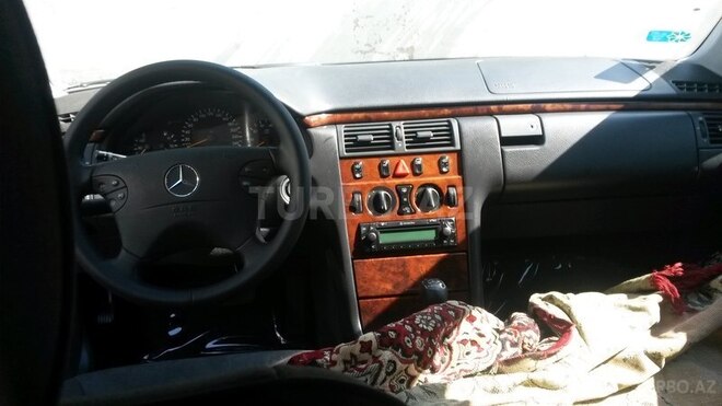 Mercedes E 240 1999, 200,000 km - 2.4 l - Bakı