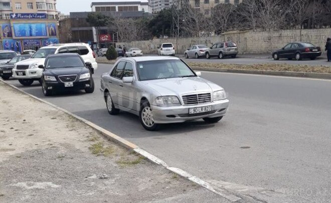 Mercedes C 220 1999, 290,530 km - 2.2 л - Bakı