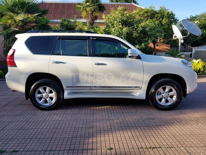 Toyota Prado 2013, 80,000 km - 2.7 l - Zaqatala