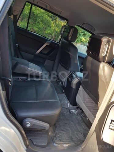 Toyota Prado 2013, 80,000 km - 2.7 l - Zaqatala