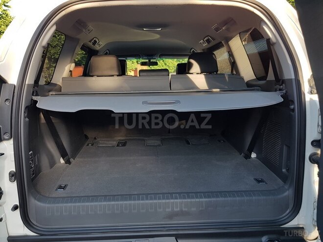 Toyota Prado 2013, 80,000 km - 2.7 l - Zaqatala