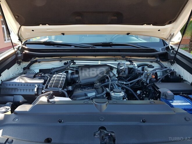 Toyota Prado 2013, 80,000 km - 2.7 l - Zaqatala