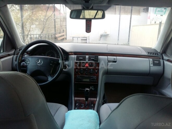 Mercedes E 240 1999, 277,600 km - 0.3 l - Bakı