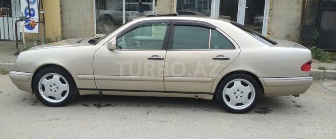 Mercedes E 320 1999, 201,000 km - 3.2 l - Qusar