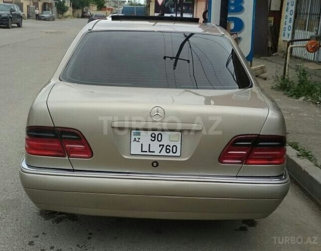 Mercedes E 320 1999, 201,000 km - 3.2 l - Qusar
