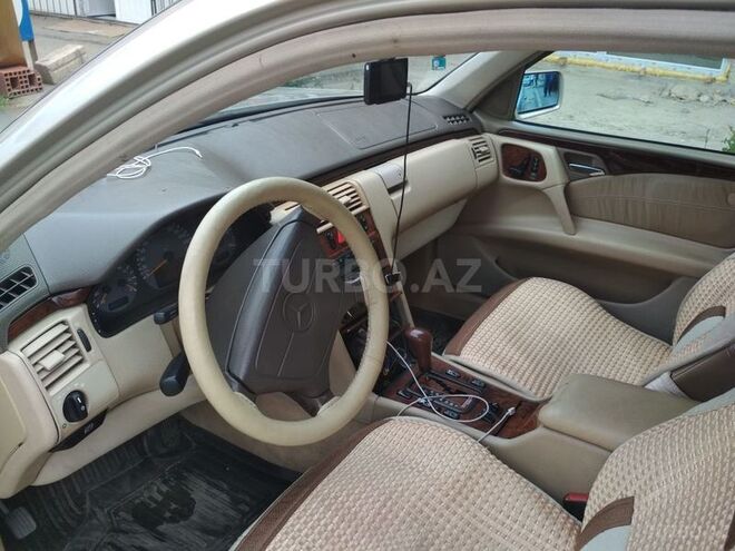 Mercedes E 320 1999, 201,000 km - 3.2 l - Qusar