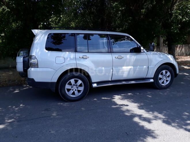 Mitsubishi Pajero 2007, 178,000 km - 3.0 l - Qusar