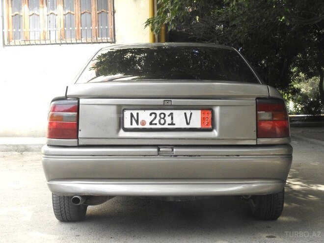 Opel Vectra 1993, 150,000 km - 2.0 l - Şirvan