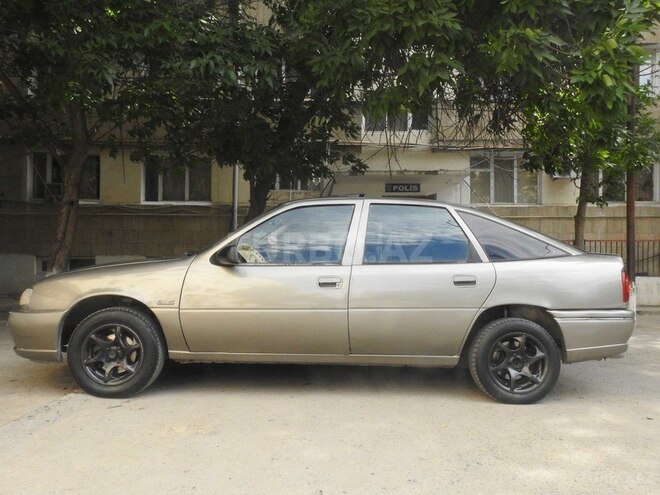 Opel Vectra 1993, 150,000 km - 2.0 l - Şirvan
