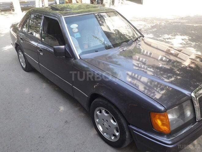 Mercedes E 200 1990, 332,000 km - 2.0 l - Sumqayıt