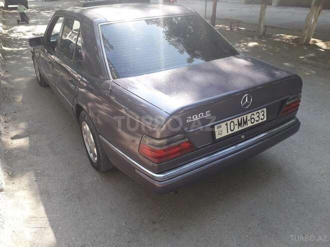 Mercedes E 200 1990, 332,000 km - 2.0 l - Sumqayıt