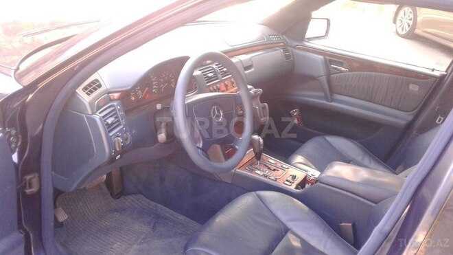 Mercedes E 280 1999, 270,000 km - 2.8 l - Sumqayıt