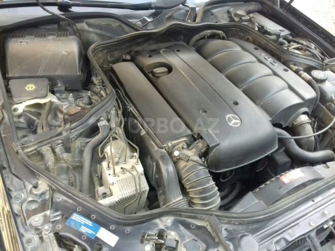 Mercedes E 220 2004, 350,000 km - 2.1 l - Astara