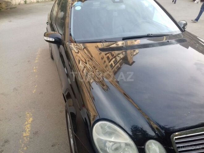 Mercedes E 220 2004, 350,000 km - 2.1 l - Astara