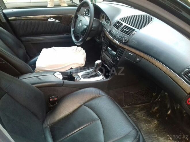 Mercedes E 220 2004, 350,000 km - 2.1 l - Astara