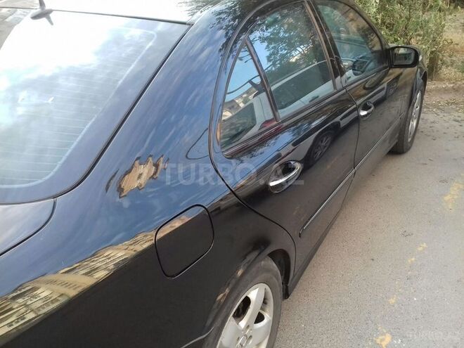 Mercedes E 220 2004, 350,000 km - 2.1 l - Astara