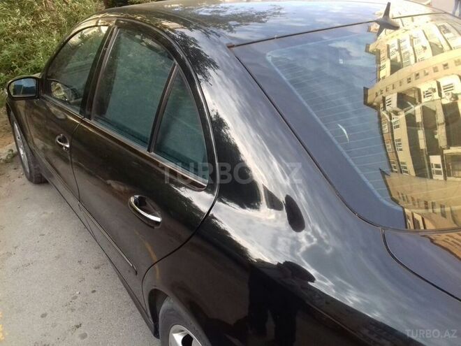 Mercedes E 220 2004, 350,000 km - 2.1 l - Astara