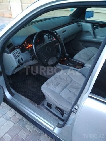 Mercedes E 280 1996, 265,800 km - 2.8 л - Bakı