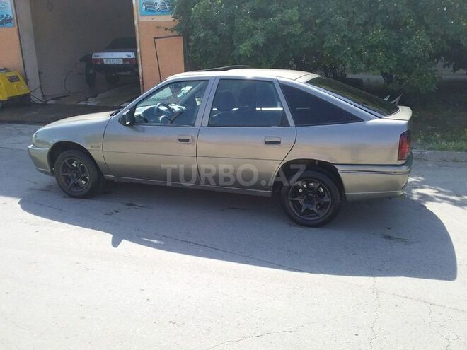 Opel Vectra 1993, 150,000 km - 2.0 l - Bakı