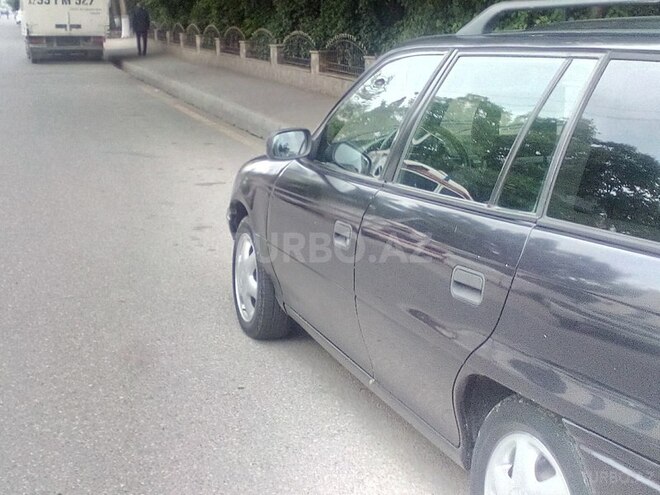 Opel Astra 1995, 371,155 km - 1.6 l - Qusar
