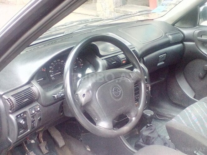 Opel Astra 1995, 371,155 km - 1.6 l - Qusar