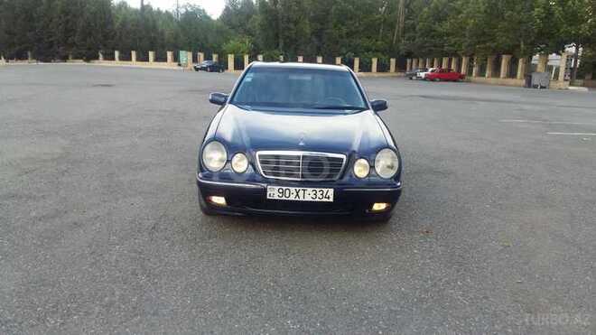 Mercedes E 240 2000, 323,000 km - 2.6 l - Yevlax