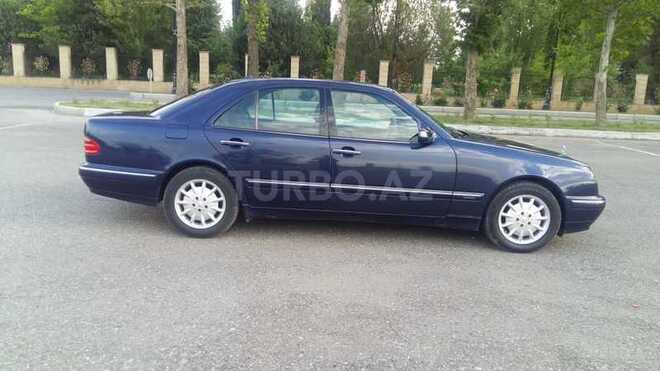 Mercedes E 240 2000, 323,000 km - 2.6 l - Yevlax