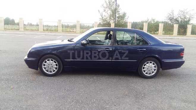 Mercedes E 240 2000, 323,000 km - 2.6 l - Yevlax
