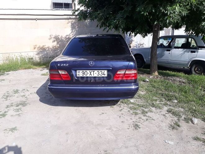Mercedes E 240 2000, 323,000 km - 2.6 l - Yevlax