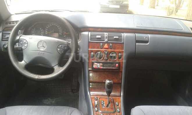 Mercedes E 220 2000, 257,000 km - 2.2 l - Beyləqan