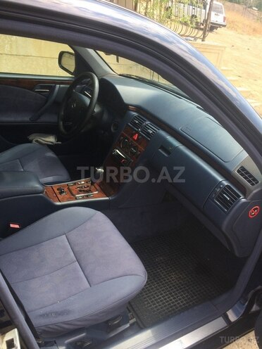 Mercedes E 270 2001, 237,000 km - 2.7 l - Bakı