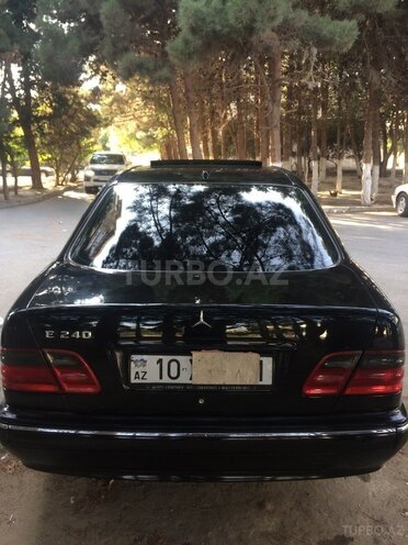 Mercedes E 220 2000, 237,000 km - 2.2 l - Bakı